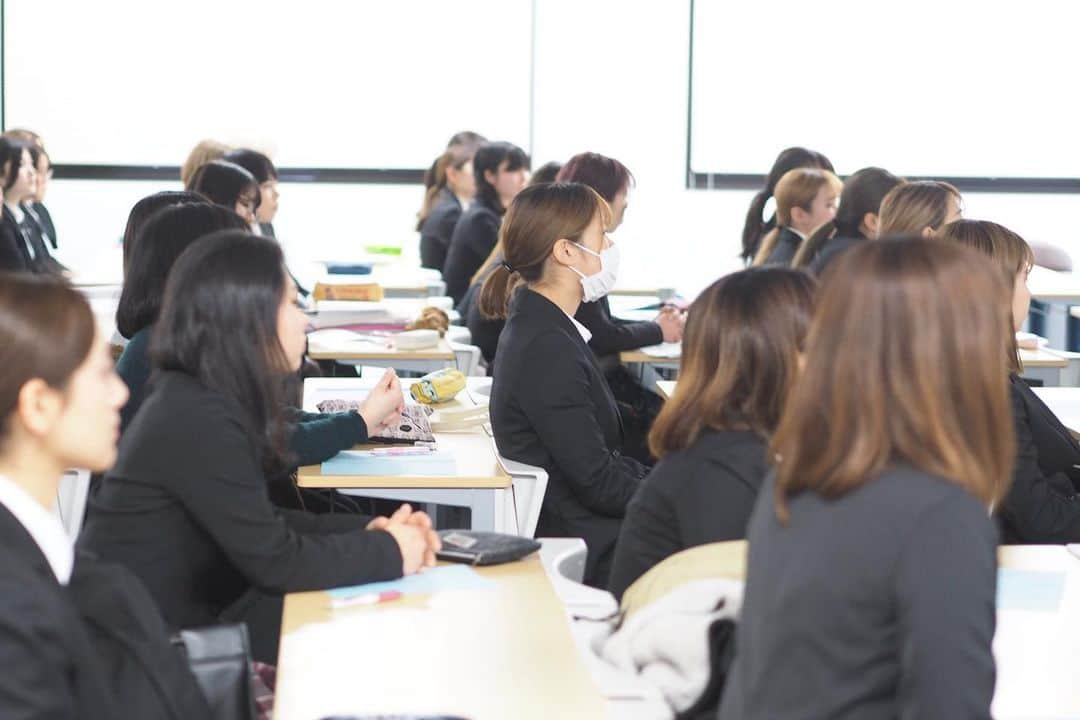 福岡女子短期大学さんのインスタグラム写真 - (福岡女子短期大学Instagram)「1月17日（金）、健康栄養学科2年生によるゼミナール活動「卒業研究発表会」が開催されましたのでご紹介いたします。 .  この投稿をご覧になって「いいね👍」「役に立った」と思われた方は、@fukuoka_wjc をフォローをお願いします。 . ========[ お知らせ ]======== 福岡女子短期大学の資料（2020大学案内📕学生募集要項）を無料送付中です。本学ホームページ📲http://www.fukuoka-wjc.ac.jp/siryo.html　からお気軽に申し込みください🌟 ========================= . 子ども学科/健康栄養学科 音楽科/文化教養学科 . 福岡女子短期大学 住所：‪‪‪‪福岡県太宰府市五条四丁目16番‬1号‬‬‬ tel：‪‪‪092-922-4034‬‬‬（代表） . #健康栄養学科 #福岡女子短期大学 #福岡女子短期大学健康栄養学科 #福女短 #成果発表 #プレゼンテーション #パワーポイント #発表 #栄養士 #栄養士の卵 #学生 #短大生 #大学生 #女子大生 #授業 #授業中 #進路 #夢に向かって #一歩ずつ」1月21日 19時37分 - fukuoka_wjc