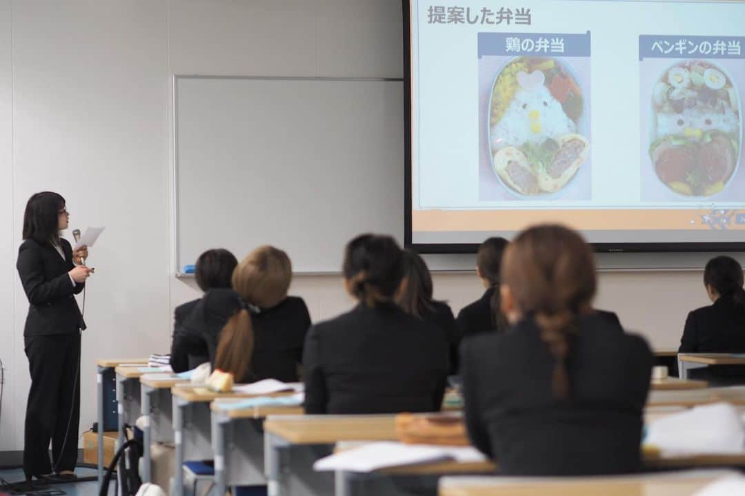 福岡女子短期大学さんのインスタグラム写真 - (福岡女子短期大学Instagram)「1月17日（金）、健康栄養学科2年生によるゼミナール活動「卒業研究発表会」が開催されましたのでご紹介いたします。 .  この投稿をご覧になって「いいね👍」「役に立った」と思われた方は、@fukuoka_wjc をフォローをお願いします。 . ========[ お知らせ ]======== 福岡女子短期大学の資料（2020大学案内📕学生募集要項）を無料送付中です。本学ホームページ📲http://www.fukuoka-wjc.ac.jp/siryo.html　からお気軽に申し込みください🌟 ========================= . 子ども学科/健康栄養学科 音楽科/文化教養学科 . 福岡女子短期大学 住所：‪‪‪‪福岡県太宰府市五条四丁目16番‬1号‬‬‬ tel：‪‪‪092-922-4034‬‬‬（代表） . #健康栄養学科 #福岡女子短期大学 #福岡女子短期大学健康栄養学科 #福女短 #成果発表 #プレゼンテーション #パワーポイント #発表 #栄養士 #栄養士の卵 #学生 #短大生 #大学生 #女子大生 #授業 #授業中 #進路 #夢に向かって #一歩ずつ」1月21日 19時37分 - fukuoka_wjc