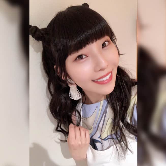 のインスタグラム：「👹🌈🙌 . いちにち、おつかれさまでした〜‼️ . 週末に向けてのリハと、アルバムのレコーディング✨✨歌ってヘトヘトって気持ちが良い〜。 . みんなはどんな日でした？ . How was your day❓」