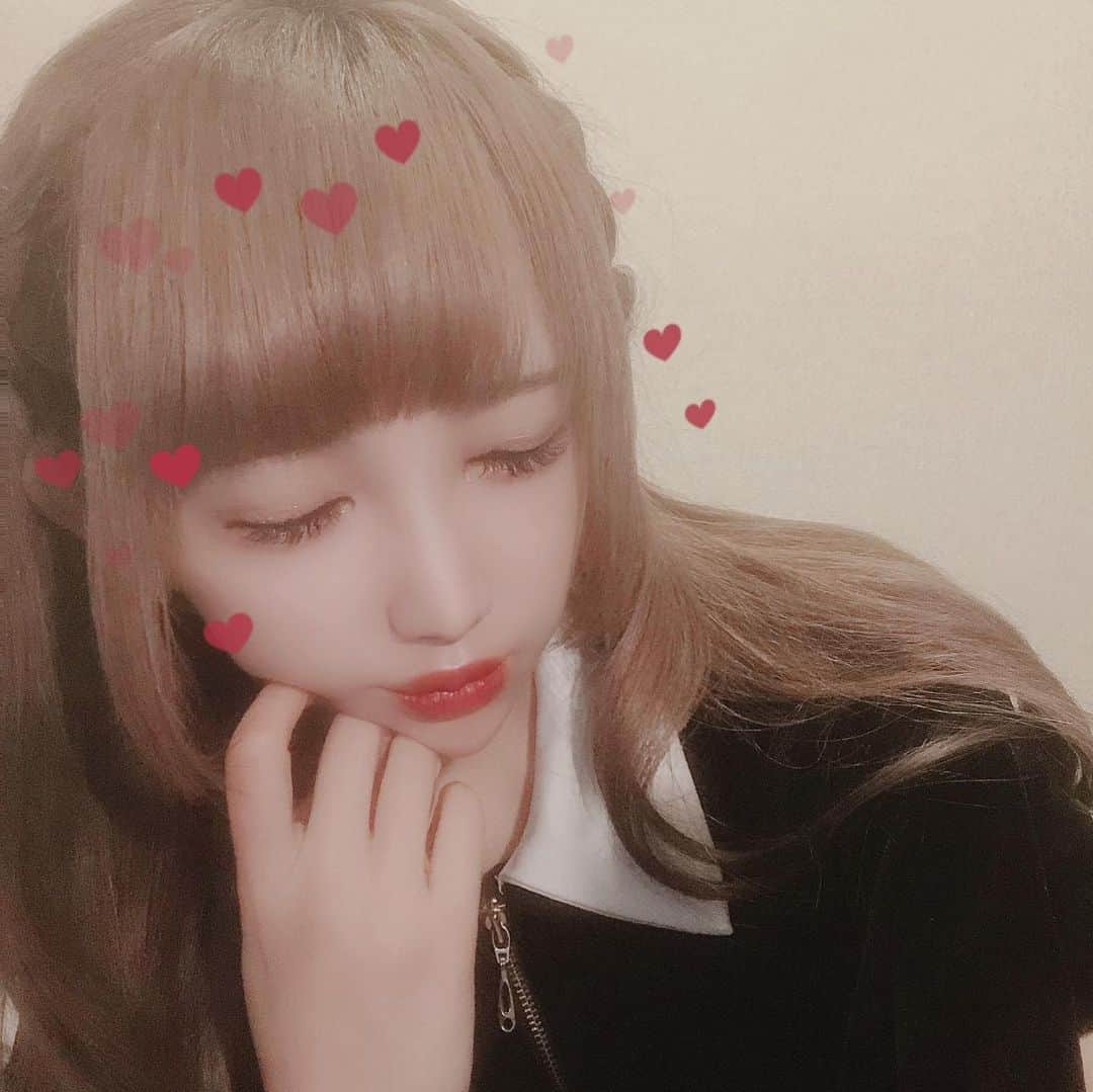 ちゃんもも◎さんのインスタグラム写真 - (ちゃんもも◎Instagram)「新宿の @raviyeye さんにて、 まつエクつけました♡ 全部10mm🥺💕 目がぱっちりになるだけじゃなくて、人からしか見えない下向いた顔とか横顔が盛れるので重要すぎる、、🙏 ちゃんもも◎と同じって言ってくれたら同じデザインもできると思うので、是非聞いてみてね☝️💕 #まつエク #新宿 #raviy」1月21日 19時44分 - xchanmomox