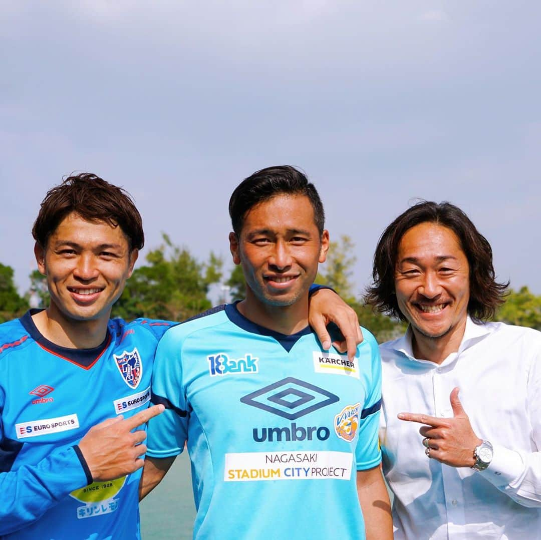 FC東京オフィシャルグッズさんのインスタグラム写真 - (FC東京オフィシャルグッズInstagram)「🤝 🔵#鉄人 と再会✨😆😆🙌🔴 @yuhei02  @masatomorishige  @sgss.18  @kento_hashimoto_18  #徳永悠平 選手  #森重真人 #橋本拳人  #石川直宏 #CC  #鉄人徳永  #遅くなりましたが  #J通算450試合出場  #おめでとうございます!!!! #FC東京 #V・ファーレン長崎 #FC東京ファミリー #fctokyofamily #fctokyo #tokyo」1月21日 20時02分 - fctokyoofficial