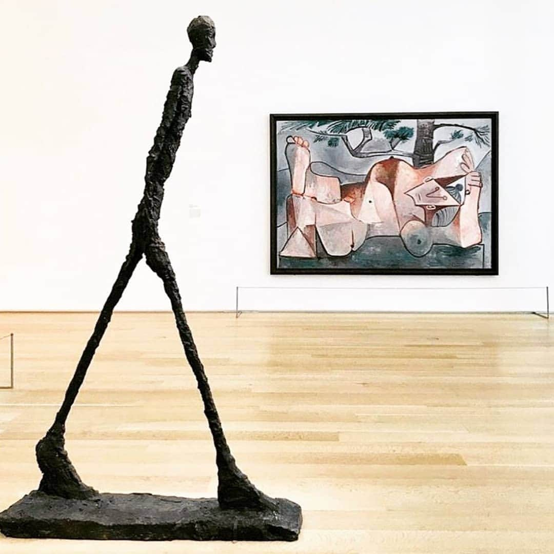 OFF-WHITE C/O VIRGIL ABLOHさんのインスタグラム写真 - (OFF-WHITE C/O VIRGIL ABLOHInstagram)「[premise image] alberto giacometti “walking man II” 1960 ~ pablo picasso “nude under a pine tree” 1959 via @b52artfactory」1月21日 20時02分 - off____white