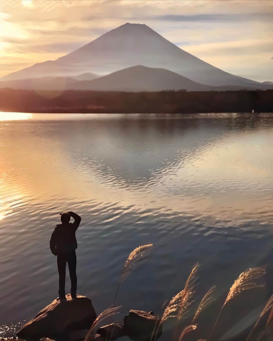 Koichiのインスタグラム：「| Morning glow . #BeautifulJapan . #ShotOniPhone Attachment lens by @tokyo_grapher #TG_Tele #ShotOn_TG .」