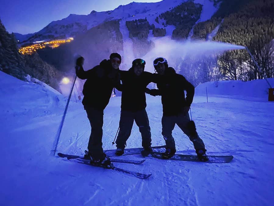 ルーファス・テイラーのインスタグラム：「If Carlsberg did weekends 🌨☀️⛷🍻🍻🍻」
