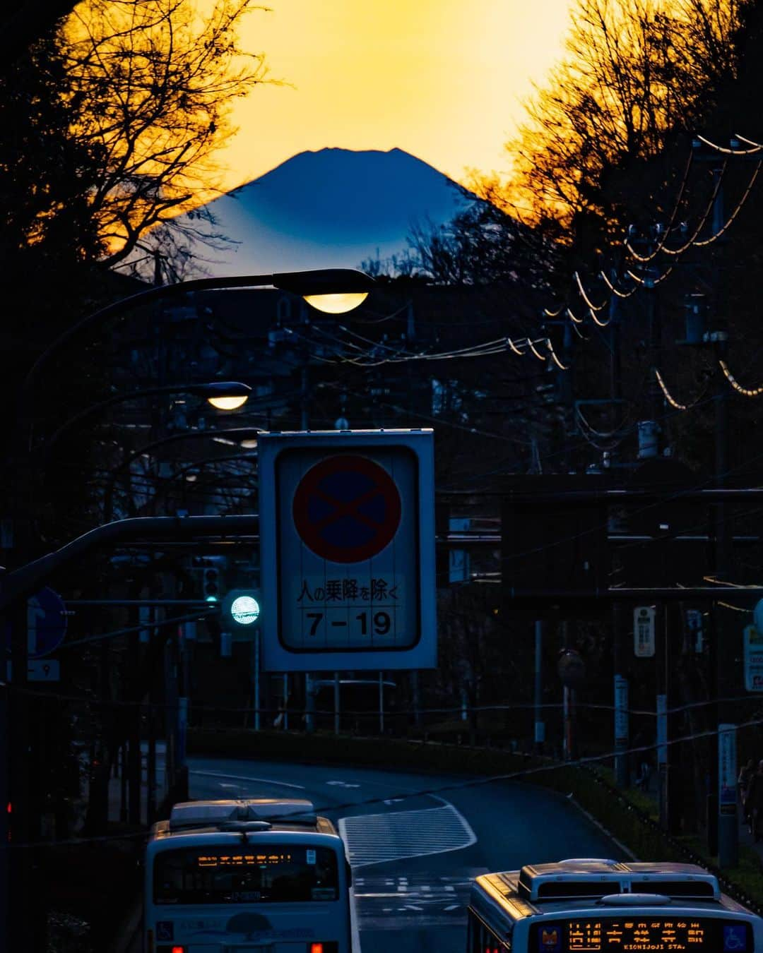 近藤研二さんのインスタグラム写真 - (近藤研二Instagram)「16年住んでて吉祥寺通りから富士山が見えるの知らなかった  #富士山 #御殿山橋」1月21日 19時59分 - kenjikond0