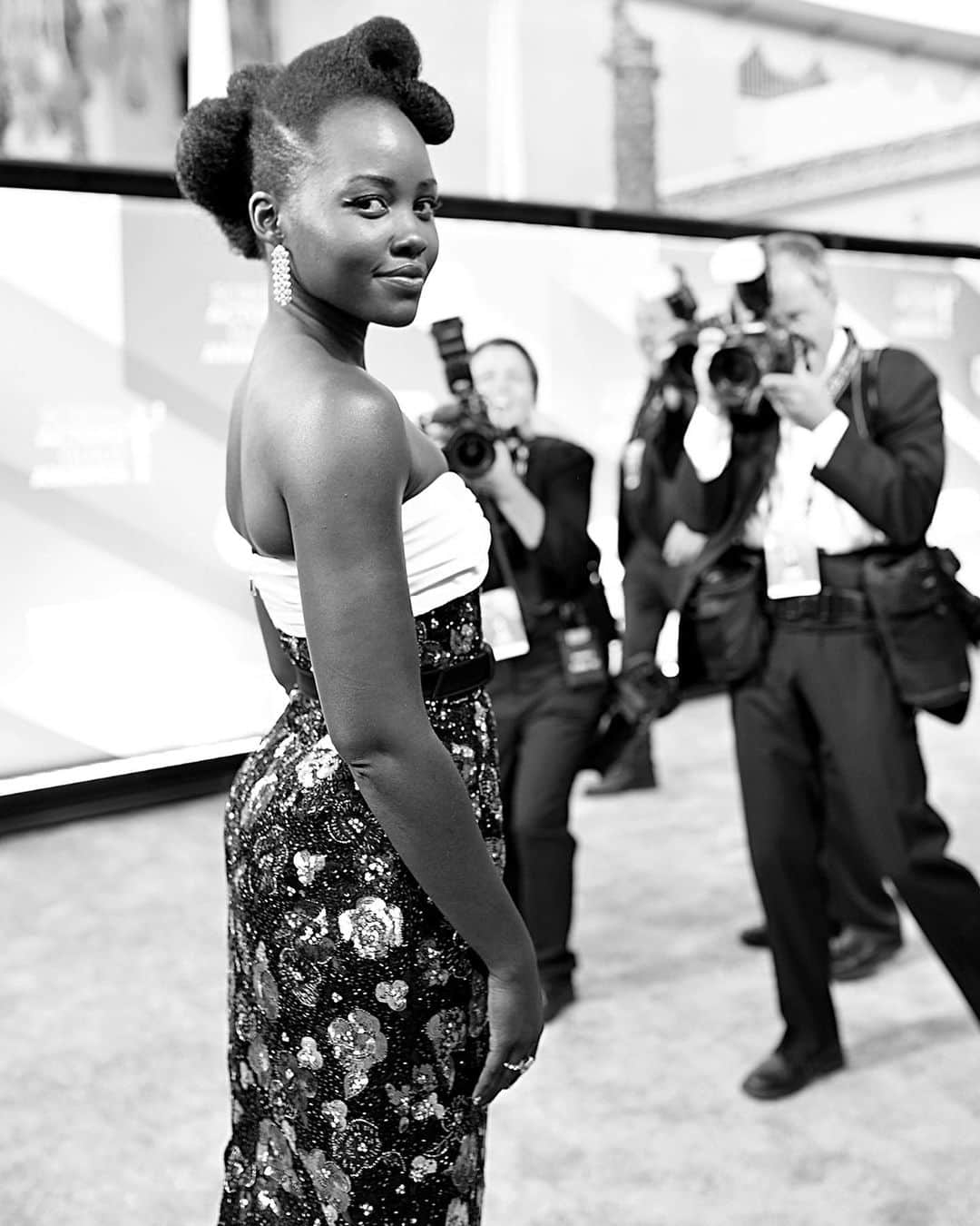 ルイ・ヴィトンさんのインスタグラム写真 - (ルイ・ヴィトンInstagram)「#LupitaNyongo wore a custom embroidered #LouisVuitton gown by @NicolasGhesquiere to the 26th Annual #SAGAwards where she was nominated for Outstanding Performance by a Female Actor in a Leading Role for her work in ‘Us’.」1月21日 20時05分 - louisvuitton