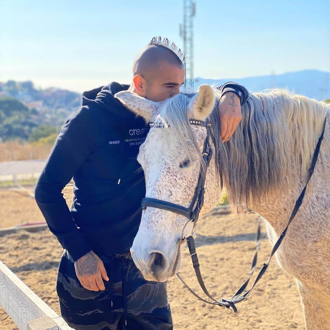 アルトゥーロ・ビダルさんのインスタグラム写真 - (アルトゥーロ・ビダルInstagram)「Hasta que no has amado un animal, una parte de tu alma permanece dormida!!!❤️🐎❤️🐎❤️🐎❤️🐎❤️🐎❤️」1月21日 20時28分 - kingarturo23oficial