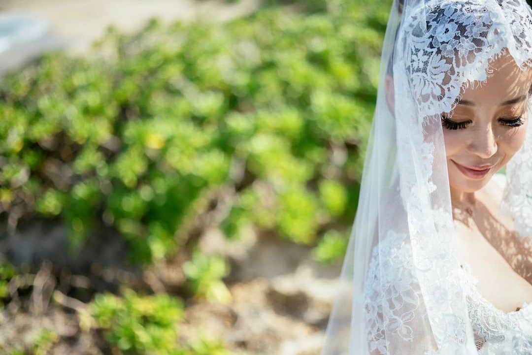 PINKYさんのインスタグラム写真 - (PINKYInstagram)「Perfect eylash extensions🌿✨🕊 . 結婚式の時のマツエクも、いつもお願いしているKemuちゃん @kemu_juni につけてもらいました❤️ . . Produced by @kamaaolewedding  Photo by @katabirayuta  Dress by @novleaf ・・・ ・・・ #love #happy #family #wedding #hawaiiwedding #結婚式 #感謝 #weddingphoto #eyelashextensions」1月21日 20時30分 - shanti_pinky_shanti