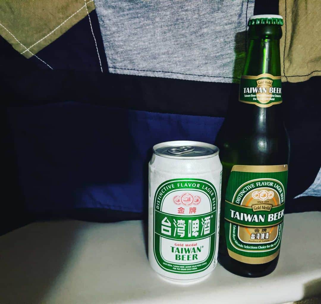 磯部正文のインスタグラム：「先日の横浜F.A.Dのリハ終わりに中華街ぶらり つい買ってしまう台湾ビール🍺  鶏肉飯に合う」