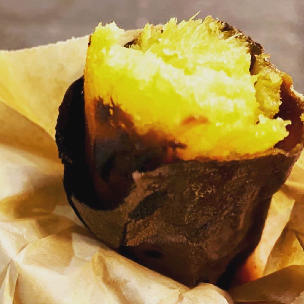 のインスタグラム：「やきいも間に合いました☺﻿ #金春湯﻿ #サ道 #サウナ #サウナめし🍠」