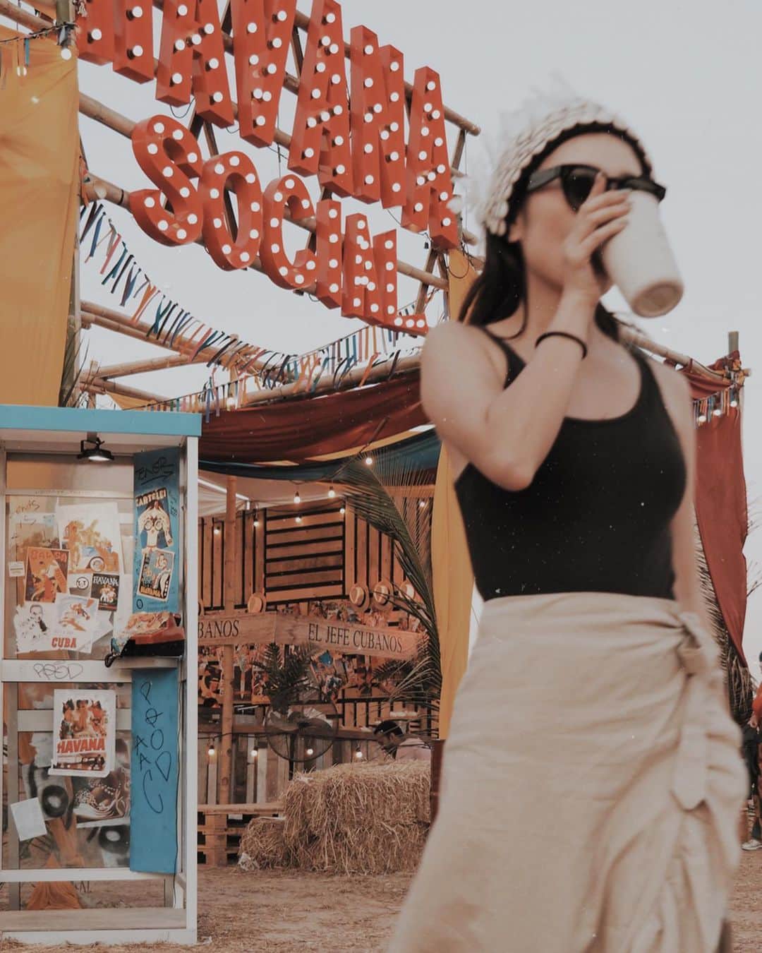 櫻井千尋さんのインスタグラム写真 - (櫻井千尋Instagram)「✮ Spot ✈ Pattaya,Thailand  去年のラストトリップは タイ政府観光庁×@genic_magのお仕事で  タイの音楽フェスを満喫っ♫ " Wonder fruit festival " は タイの中で最大級の野外音楽フェスで 朝から深夜まで夜通しで4日間行われていて、 音楽だけじゃなく、有名シェフのフードブースがあったり、ヨガやマッサージ、ペインディング体験などのアクティビディなどブースも豊富で飽きることなくフェス内を楽しめちゃうのです🥳  そしてWonder fruit festivalでは オーナメントや食材の容器など リサイクルできる素材で作られてるんだけど、 竹でできたカップとかで見た目もかわいかった🤍  海外の音楽フェスに行くことは 死ぬまでにしたいことの一つに入ってて まさかこんなに早く行けると思わず🥺嬉✨  これは今年も行くしかないな🤔  @AmazingThailandJP @wonderfruitfestival @thai_airways_japan #wonderfruit2019 #ワンダーフルーツフェスティバル #genic_Thailand  #pr」1月21日 21時04分 - chihirosakurai