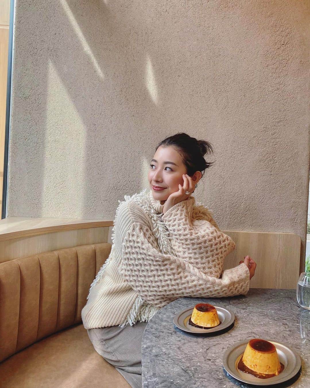 のインスタグラム：「いいお天気やった週末は、 お気に入りのニット着てた⛄️ ・ #leinwände」