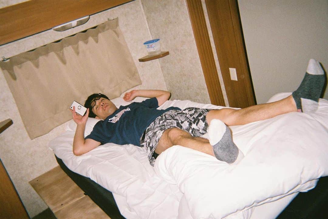 高見雄登のインスタグラム：「#写ルンです #ダサ寝」