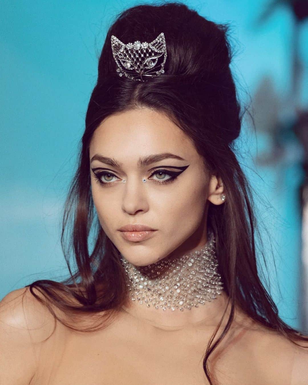 Zhenya Katavaのインスタグラム：「Спасибо!!! всем большое за комплименты 🤍 мой direct взрыватся😻. Образ правда 🔥. @ulyanasergeenko и все ваша команда - талант!」
