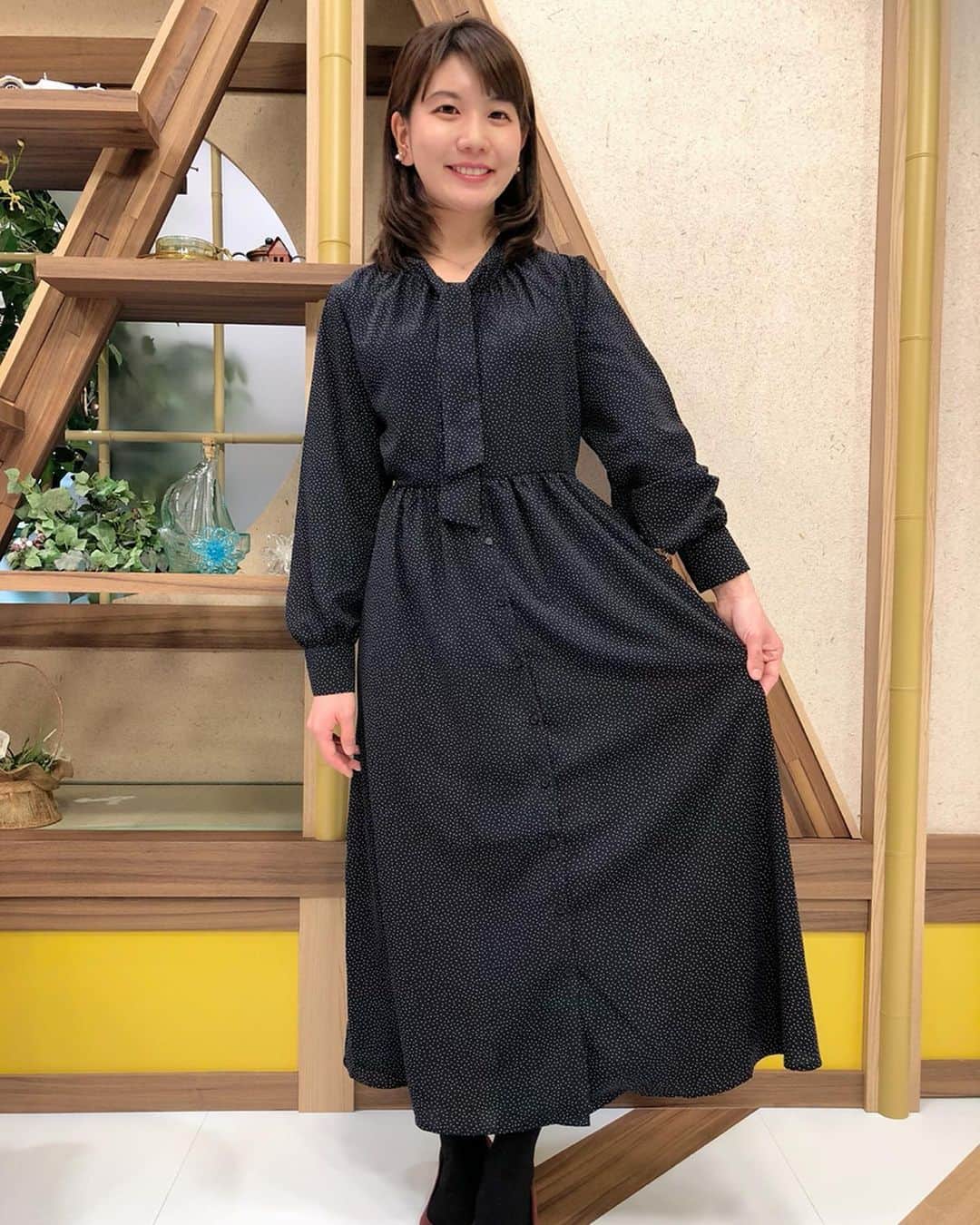 東條麻依子さんのインスタグラム写真 - (東條麻依子Instagram)「TSCnews5の衣装紹介です！ . イオンモール岡山店 1.2枚目▶︎ Te'chichiサンステーション店 3.4.5枚目▶︎ earth music&ecology でお借りしています☺️✨ . 早くも春物です🌸 1枚目はワンピース。 大人っぽくて素敵でした。 2枚目は、後ろは、丸襟なのですが、後ろと前どちらも使えるそうです！着まわしできそうですね！ . 3枚目〜5枚目のニットは、 デザインもシンプルで かわいいですし、何よりも あったかいんです☺️ . ステキな衣装 ありがとうございます！！ . #テレビせとうち#TSCnews5 #衣装#提供#earthmusicandecology  #Te'chichi #アナウンサー」1月21日 21時09分 - maiko_tojo