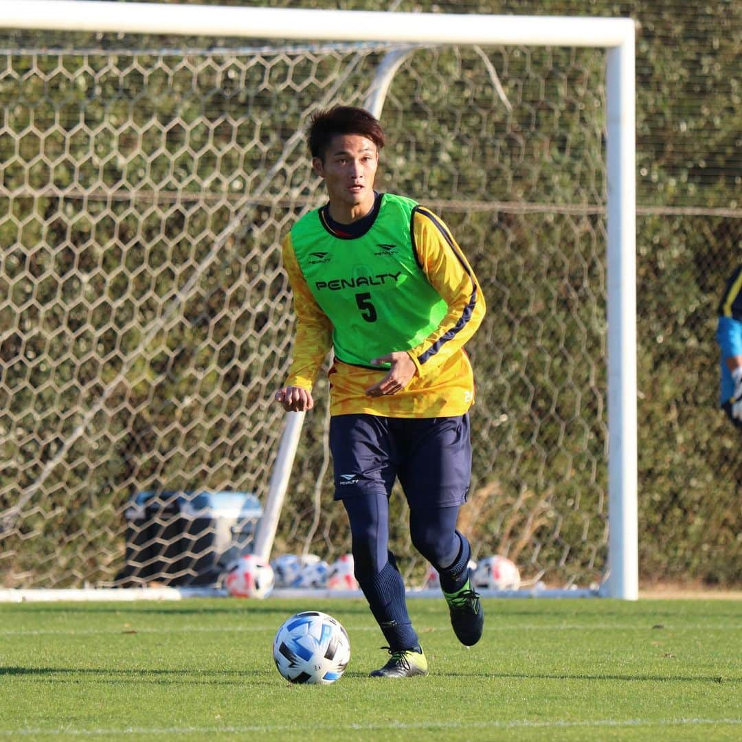 ギラヴァンツ北九州さんのインスタグラム写真 - (ギラヴァンツ北九州Instagram)「. 島原キャンプ2日目⚽️ . 午前はランニングと体幹、午後はポゼッションや4vs4や8vs8などを行いました💨 昨季以上に厳しい今年の練習もしっかりやりきっていますよ💪 . #ギラヴァンツ北九州 #ギラヴァンツ #北九州 #島原市 #島原キャンプ」1月21日 21時16分 - giravanz_kitakyushu