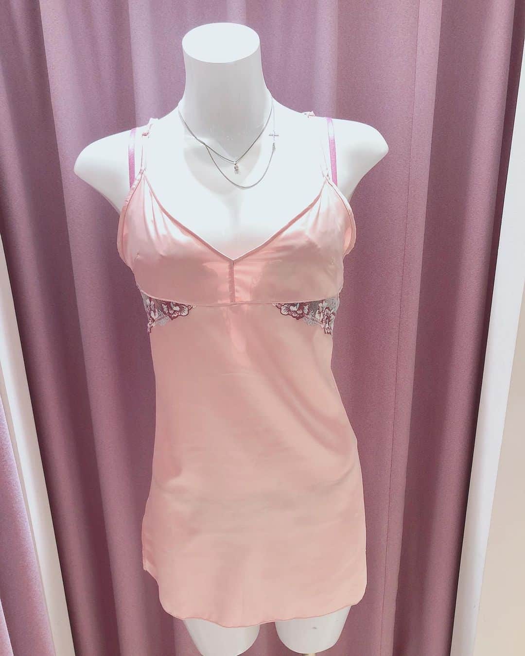 Ravijour札幌4丁目プラザ店のインスタグラム：「#ONSALE ダブルフラワーワンピースのご紹介です✨ 詳しくはブログ更新したのでTOPから飛んでご覧下さい✨  #ラヴィジュール #ravijourstaff  #ravijour_official  #ravijoursapporo」