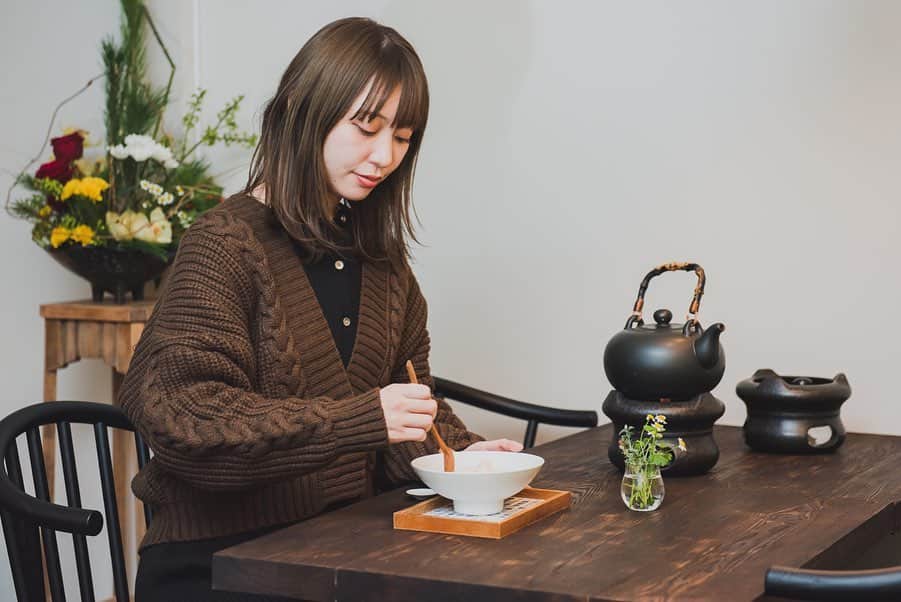 木村ミサさんのインスタグラム写真 - (木村ミサInstagram)「🐰🍵﻿ ﻿ @hanako_magazine  でやっている木村さんのお茶連載﻿ ﻿ 今回はオープンしたばかりの﻿ 台湾席茶「蓮月庭」へ🍵﻿ ﻿ 自由が丘ですが、﻿ ここの空間はまさに台湾にある茶藝館そのもの。﻿ 日本で本気の台湾茶を体験してみてほしい…🍵！﻿ ﻿ お茶以外にも衝撃なおいしさのものを﻿ みつけました。﻿ ストーリーズから飛べるので﻿ ぜひ続きはhanako.tokyoへ🌱﻿ ﻿ ﻿ ﻿ ﻿ ＿＿＿＿＿＿＿＿＿＿＿＿＿＿＿＿＿＿＿＿ #自由が丘 #自由が丘カフェ #自由が丘スイーツ #蓮月庭 #台湾茶 #台湾茶藝館 #台湾 #豆花 #tea #greentea #taiwantea #taiwanteahouse #taiwan #tokyo #teatime #台湾席茶」1月21日 21時36分 - misaxmas
