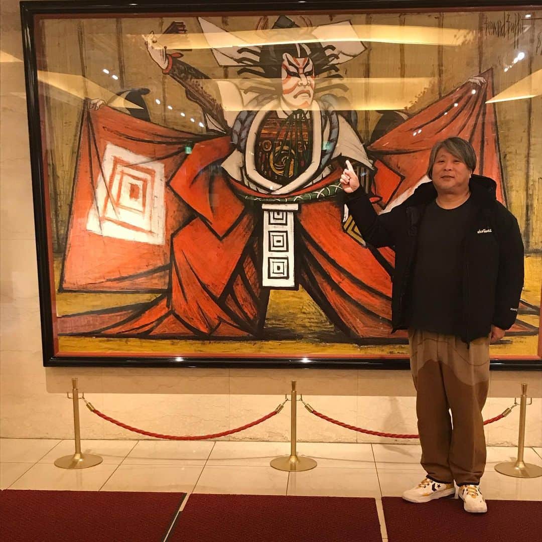 Larry のインスタグラム：「今日はこれ！ "壽　初春大歌舞伎" 古典から新作まで。 特に「大あたり伏見の富くじ」が楽しすぎました。 #松竹座 #松本幸四郎 #片岡愛之助 #市川猿弥」