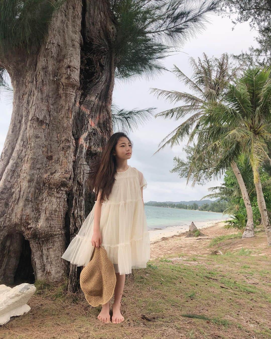 ウンチェのインスタグラム：「. 시내 나갔다가 돌아오는 길에  예쁜 #원두막 발견 ! #여긴찍어야해 . . . #키즈모델 #이은채 #사이판 #saipan #여행스타그램 #여행에미치다 #화요일 #일상 #ootd #balabala」