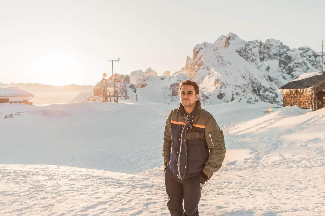 Raffi Ahmadさんのインスタグラム写真 - (Raffi AhmadInstagram)「TOP OF INNSBRUCK !!!!🏔Sunset-an di atas awan dan di atas gunung es salju ... Woww Alhamdulillah Ya Allah terimakasih atas segala rahmat dan rezeki buat kita semua ... bersyukur ❤️🙏 📸 @rufusazarya」1月21日 21時55分 - raffinagita1717