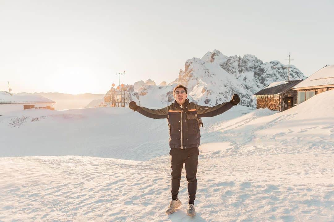 Raffi Ahmadさんのインスタグラム写真 - (Raffi AhmadInstagram)「TOP OF INNSBRUCK !!!!🏔Sunset-an di atas awan dan di atas gunung es salju ... Woww Alhamdulillah Ya Allah terimakasih atas segala rahmat dan rezeki buat kita semua ... bersyukur ❤️🙏 📸 @rufusazarya」1月21日 21時55分 - raffinagita1717