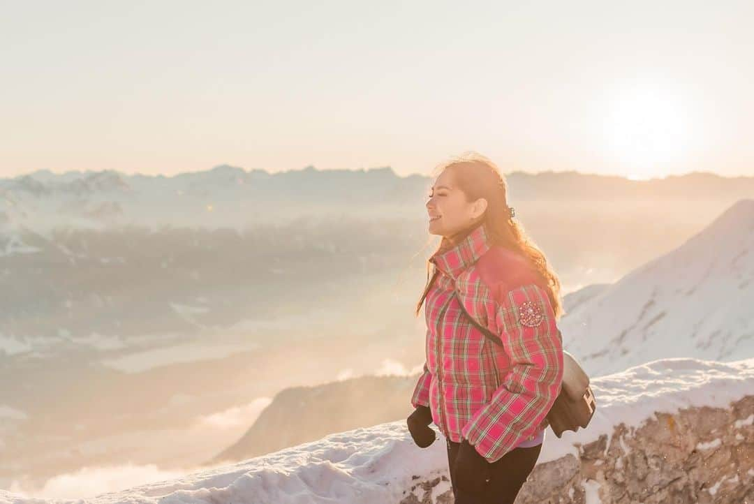 Raffi Ahmadさんのインスタグラム写真 - (Raffi AhmadInstagram)「TOP OF INNSBRUCK !!!!🏔Sunset-an di atas awan dan di atas gunung es salju ... Woww Alhamdulillah Ya Allah terimakasih atas segala rahmat dan rezeki buat kita semua ... bersyukur ❤️🙏 📸 @rufusazarya」1月21日 21時55分 - raffinagita1717