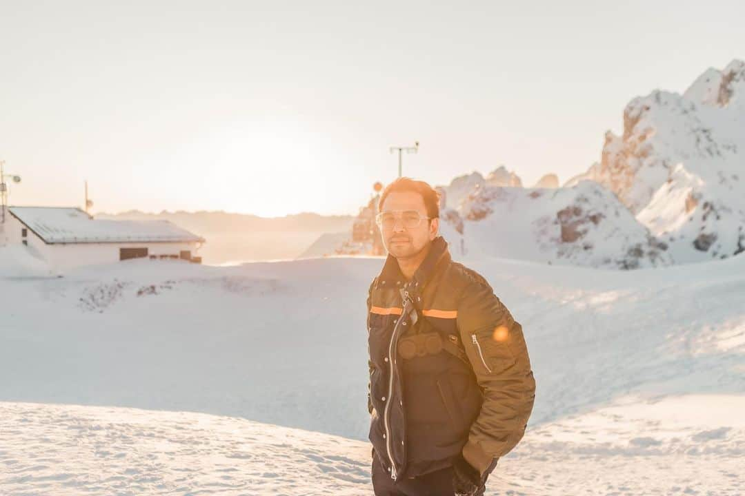 Raffi Ahmadさんのインスタグラム写真 - (Raffi AhmadInstagram)「TOP OF INNSBRUCK !!!!🏔Sunset-an di atas awan dan di atas gunung es salju ... Woww Alhamdulillah Ya Allah terimakasih atas segala rahmat dan rezeki buat kita semua ... bersyukur ❤️🙏 📸 @rufusazarya」1月21日 21時55分 - raffinagita1717