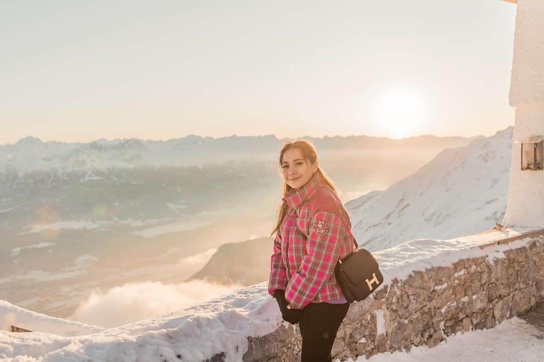 Raffi Ahmadさんのインスタグラム写真 - (Raffi AhmadInstagram)「TOP OF INNSBRUCK !!!!🏔Sunset-an di atas awan dan di atas gunung es salju ... Woww Alhamdulillah Ya Allah terimakasih atas segala rahmat dan rezeki buat kita semua ... bersyukur ❤️🙏 📸 @rufusazarya」1月21日 21時55分 - raffinagita1717