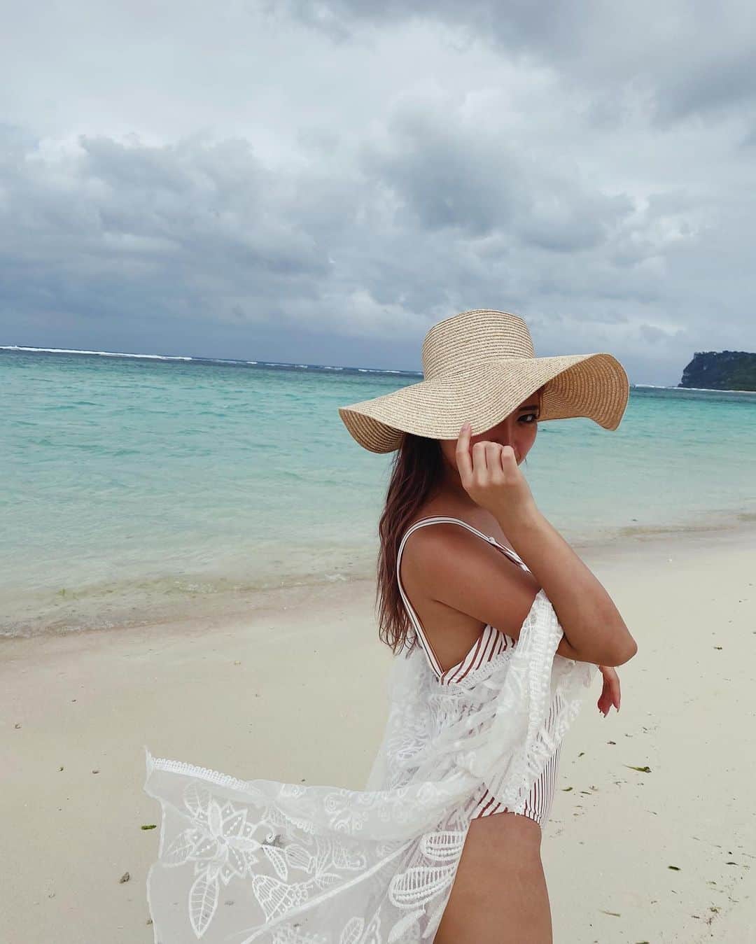 RIKAのインスタグラム：「気付いたら真っ黒笑🦶🏾👩🏾🌻 そして今真っ赤🐙」