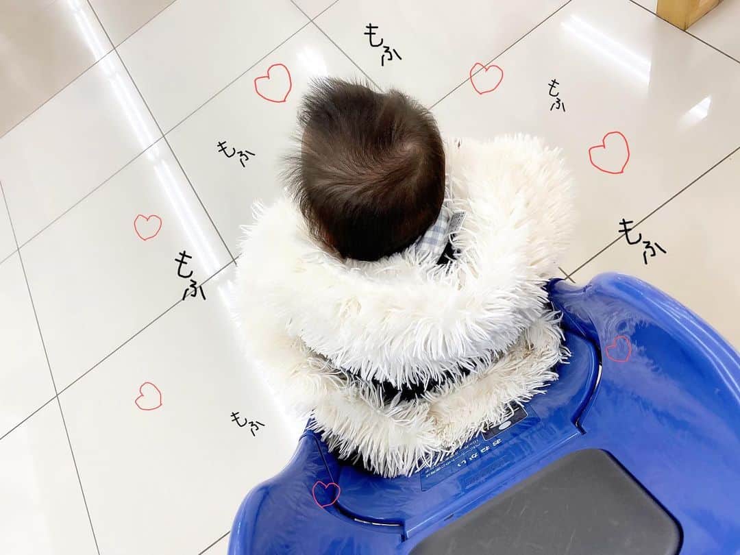 Momoeのインスタグラム：「#happy #男の子ベビー #赤ちゃんのいる生活 #赤ちゃん #baby #family #家族 #0歳 #成長記録 #育児記録 #boy #育児 #smile #男の子 #息子 #code #love #kids #子供 #thankyou #宝物 #ベビー #fashion #follow #boy #パパ #ママ #ママ友 #家族写真　#8ヶ月」