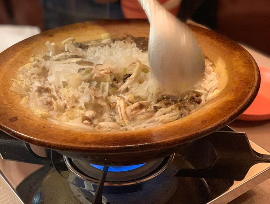 沢瀉美緒さんのインスタグラム写真 - (沢瀉美緒Instagram)「※ Hotpot night 🍄. . 大好きな喜玖蔵へ、 きのこ鍋を食べに💛 . 今年はそんなに寒くはないけど それでもやっぱり身体が あったかくなるお鍋は美味しい💛 . . #喜玖蔵 #きのこ鍋 #hotpot #mushrooms #🍄 #ミオログ #友達 #friends」1月21日 21時59分 - mio_omodaka