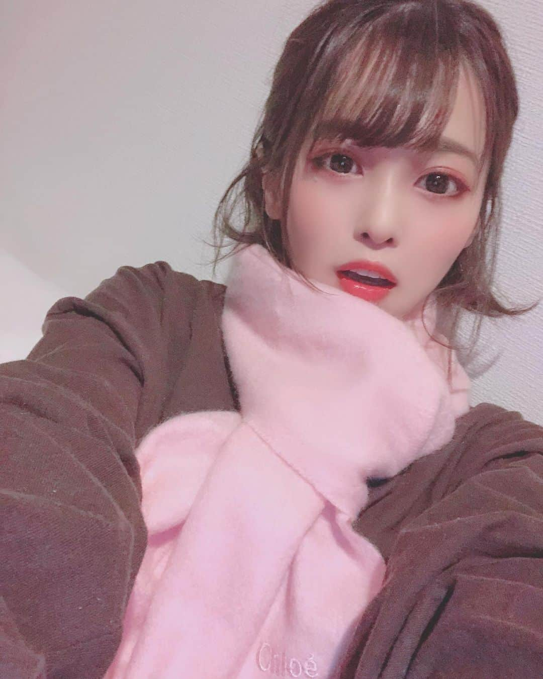 紗藤まゆさんのインスタグラム写真 - (紗藤まゆInstagram)「すごく寒くて、おうちの中でマフラーしてます☃️ #instagram #instapic #instagood #instadiary #instamood #instafollow #tagforlikes #tflers #photooftheday #picoftheday #l4l #follow4follow #followme #like #ootd #pic #tokyo」1月21日 22時00分 - __satomayu