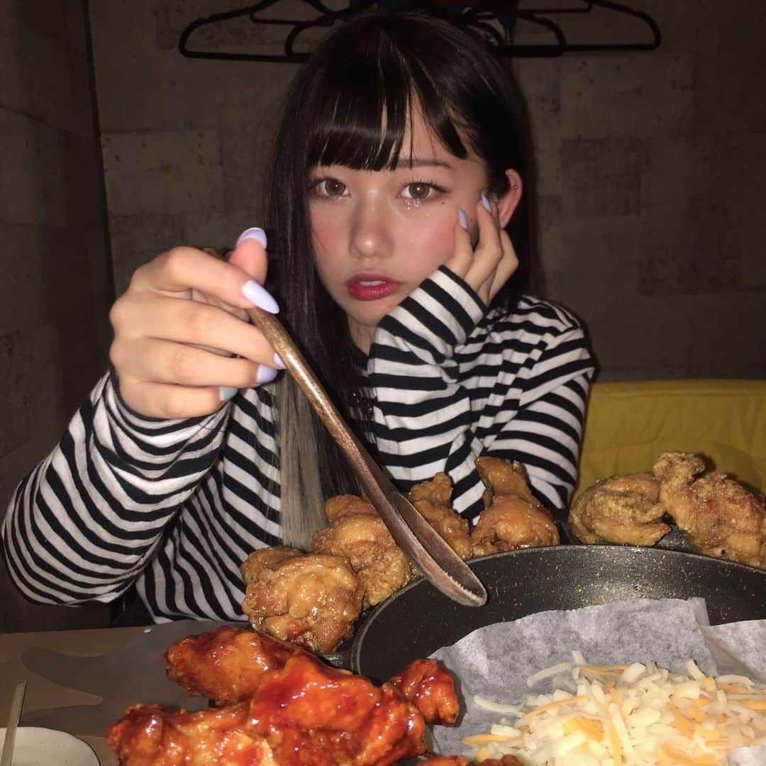 ひかりんちょさんのインスタグラム写真 - (ひかりんちょInstagram)「沢山食べる女の子はすき？ 🧀🍗🧀🍗🧀🍗 #오오타디 #코디 #일상 #셀피 #ufoチキン」1月21日 22時04分 - hkr7140