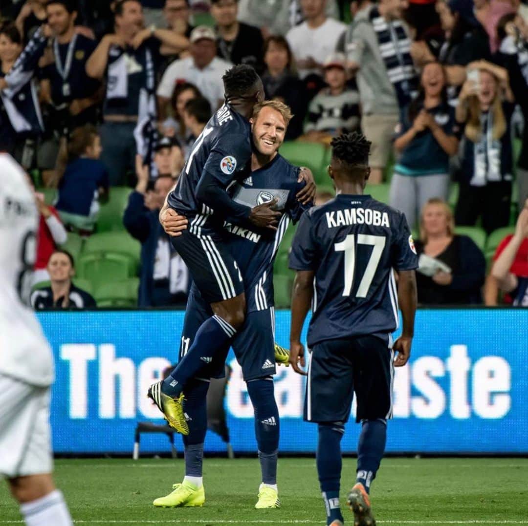 のインスタグラム：「Great to be back with the boys.  Part 1 ✔️ Part 2 next week in Japan. #acl2020 Leees go 🔵⚪️」