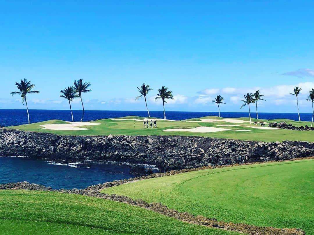 堤太輝さんのインスタグラム写真 - (堤太輝Instagram)「Golf⛳️🏌️‍♂️ #浜ちゃん後輩と行くハワイ島で休日  #浜田雅功 #ライセンス井本 #どりあんず #サカイストマサヨシ #プラスマイナス岩橋  #チーモンチョーチュウ菊地  #天竺鼠瀬下 #どりあんず堤と浜田雅功さんとHawaiiでゴルフ #ハワイ島 #大阪チャンネル #ゴルフ #マウラニベイサイドサウスコース #maunalanisouthcourse #bigisland #hawaii  #hawaiiisland  #golf #bigisland」1月21日 22時17分 - 223_taiki