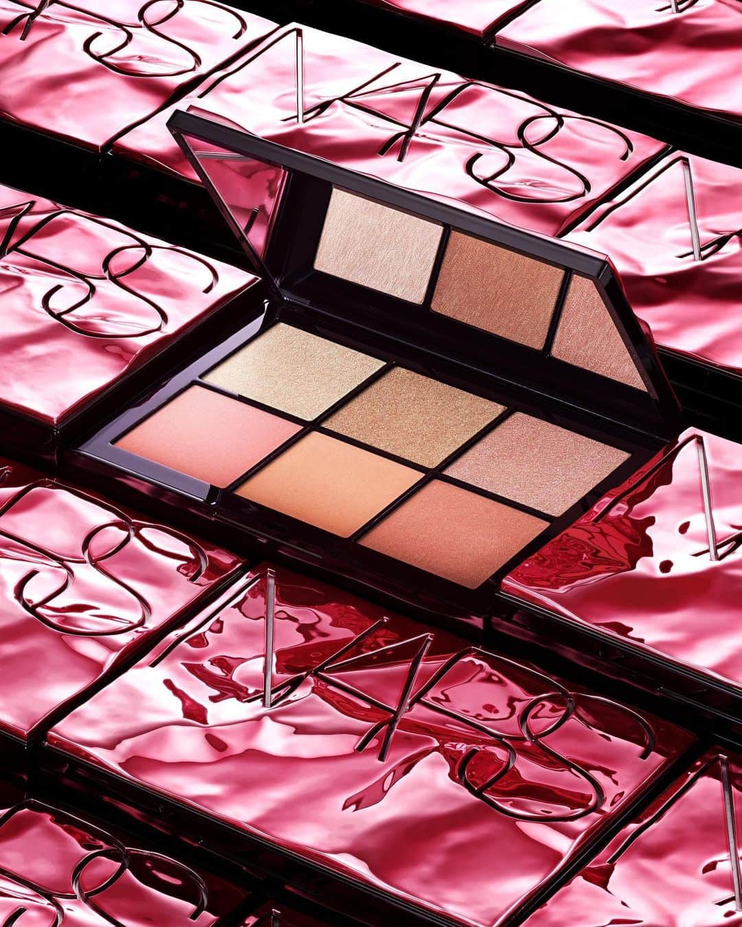 NARSさんのインスタグラム写真 - (NARSInstagram)「Your new lust-have. Glow to new intensities with the Overlust Cheek Palette.」1月21日 22時19分 - narsissist