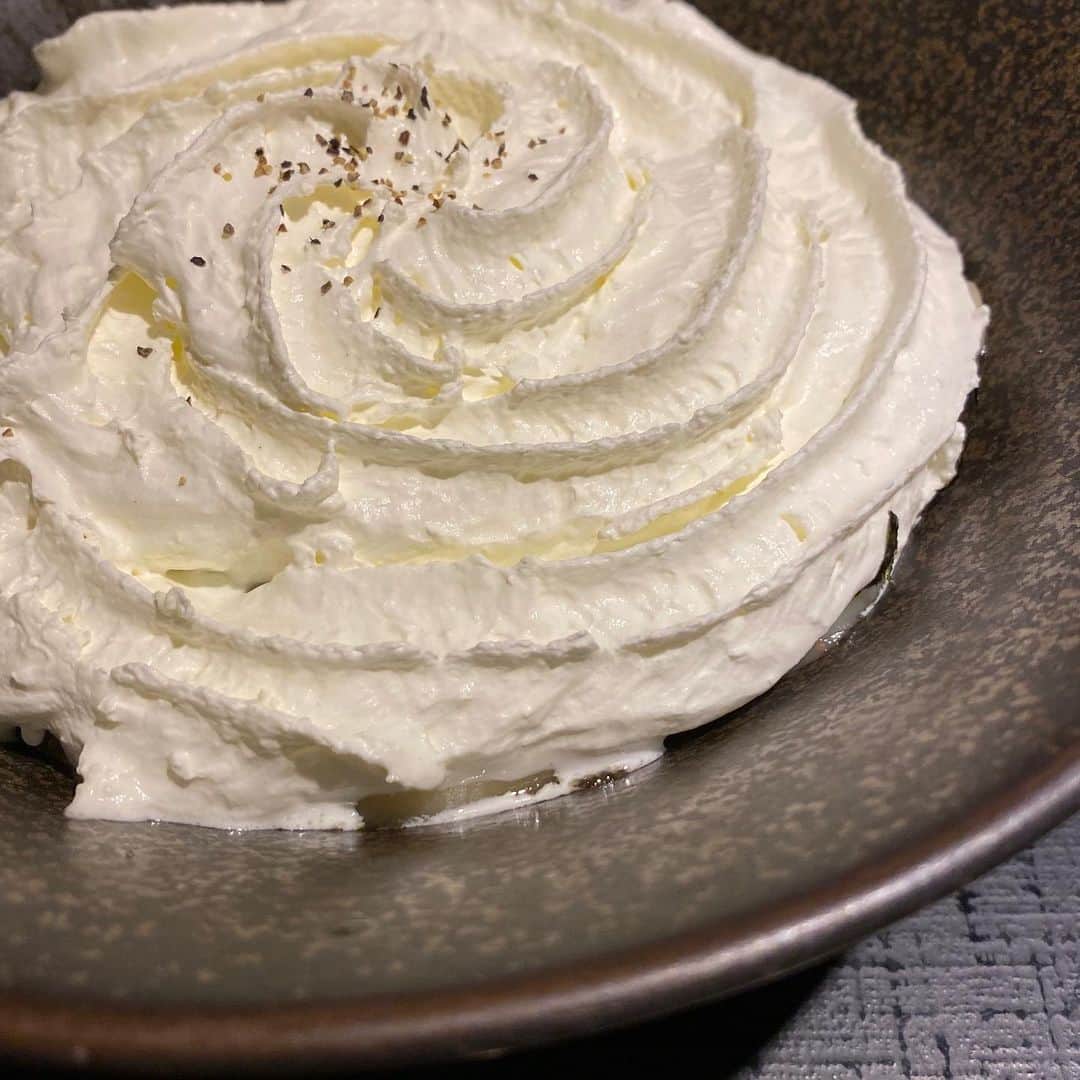 岡田ロビン翔子のグルメインスタ