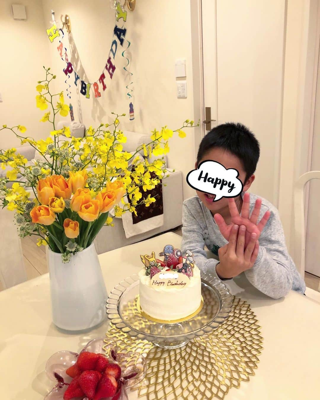 林香里さんのインスタグラム写真 - (林香里Instagram)「８歳のお誕生日おめでとう🎂🎁🎉 息子の大好きなご飯を、いっぱい作って リクエストだったアベンジャーズ達を 乗っけたお誕生日ケーキでお祝いしました👦🏻❤️ ・ ・ いっぱい体動かして もりもりご飯食べて 思いっきり遊んで これからも、すくすく大きくなぁーれ💪🏻🚩 #birthday#birthdaycake#myson #family#boy#mama#love」1月21日 22時22分 - kaori_hayashi1203