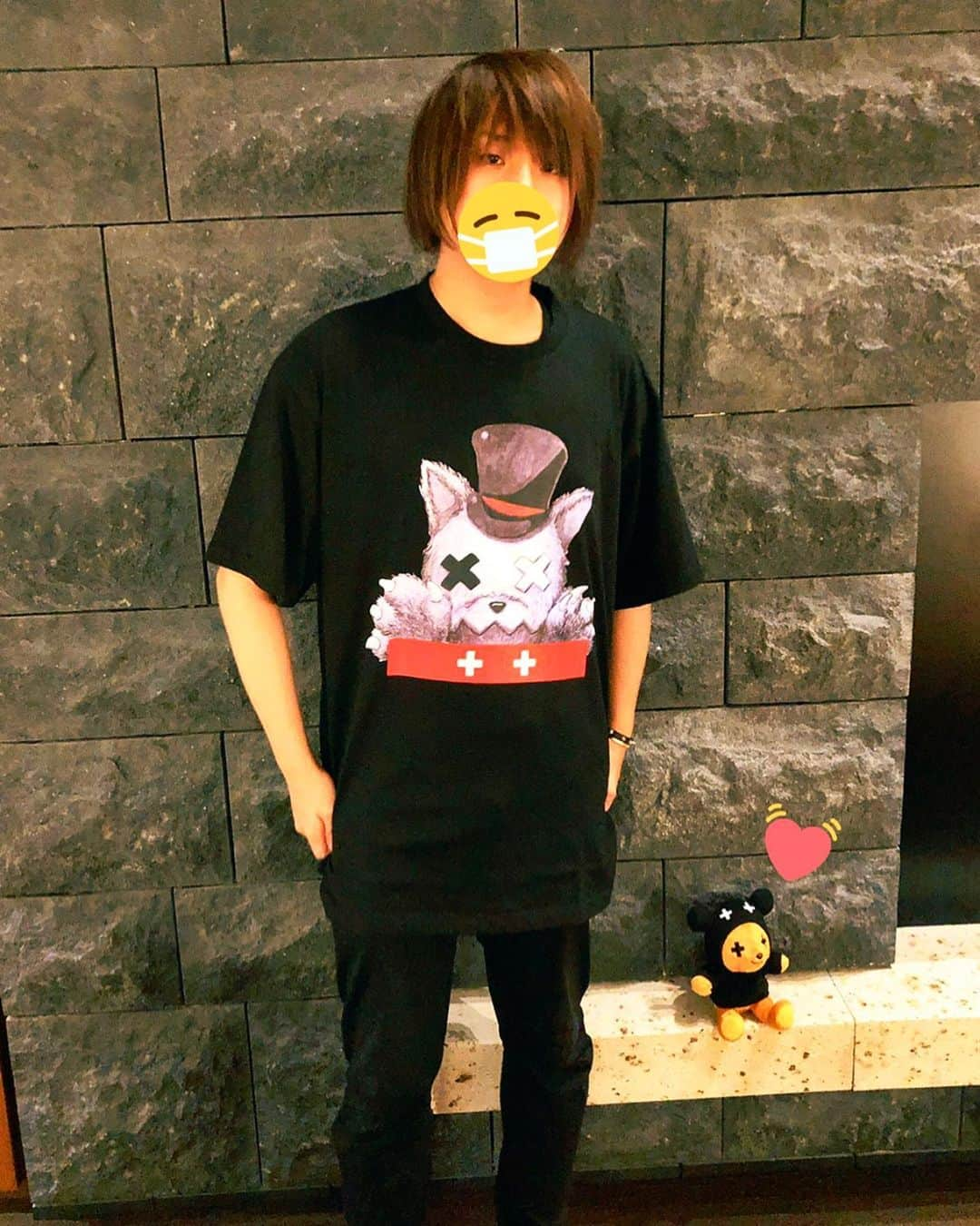 レトルトさんのインスタグラム写真 - (レトルトInstagram)「インスダーグラマーです。 グッズで新しいTシャツ出します。尻尾がちょうどいい所にあって可愛いです。 なんか腹立つ顔してる写真があったのでこちらにあげておきますね。 #尻尾　#いい感じの壁」1月21日 22時24分 - retort64