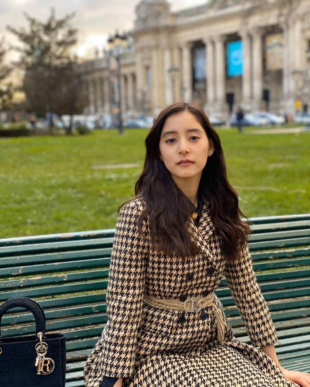 NYLON JAPANさんのインスタグラム写真 - (NYLON JAPANInstagram)「ディオールのオートクチュールコレクションのためパリに滞在していた女優・新木優子さん。素敵なパリの街でDIORをまとった新木優子さんのスペシャルムービーも近日公開予定！ストーリーのなかの登場人物も気になるところ♡  #dior #ディオール #MariaGraziaChiuri #マリアグラツィアキウリ #新木優子 #yukoaraki #paris #parisfashionweek #nylonjapan #nylonjp #fashion #caelumjp」1月21日 22時26分 - nylonjapan