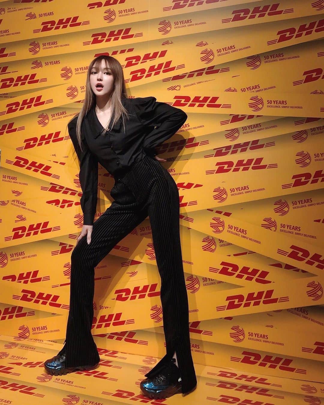 Grace Chowのインスタグラム：「哇 聽說我腳上的鞋子一秒售罄 怎麼這麼棒」