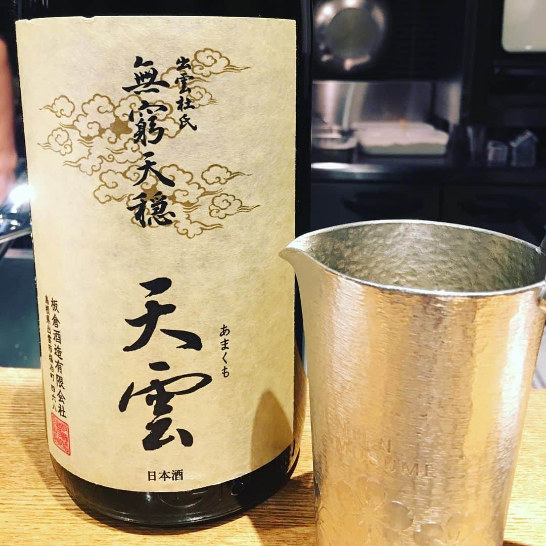 宮田麺児のインスタグラム：「もう　貝殻観ながら　酒呑む レベルにきた。  #シェル#ビーチコーミング#貝殻」