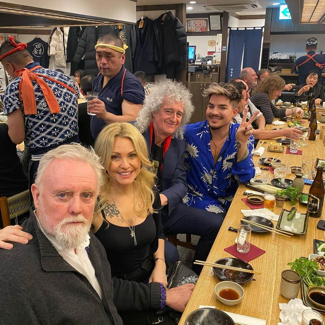 ブライアン・メイさんのインスタグラム写真 - (ブライアン・メイInstagram)「Irrashaimasseeee ... !!! Band night out !!! Bri」1月21日 22時28分 - brianmayforreal