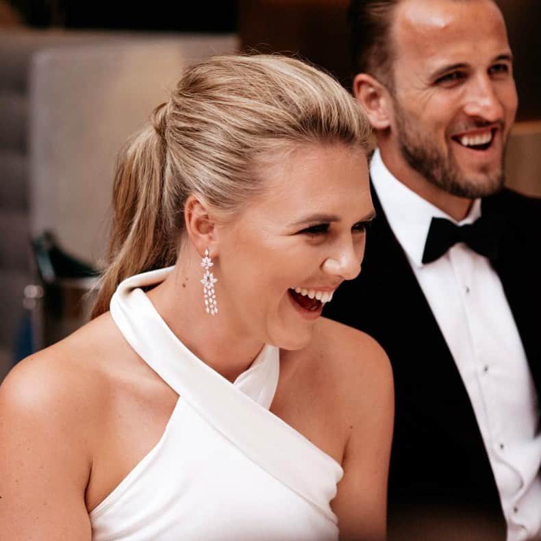 ハリー・ケインのインスタグラム：「Happy Birthday to my beautiful wife @katekanex Love you! 😘💝🎉🎁」