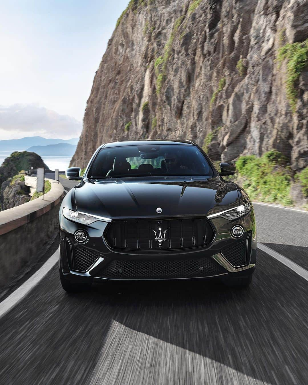 マセラティさんのインスタグラム写真 - (マセラティInstagram)「The #MaseratiLevanteTrofeo looks as stunning as it performs, with the iconic Trident fashioned with a grille in Black Piano, enhancing its character. #Maserati」1月21日 22時45分 - maserati