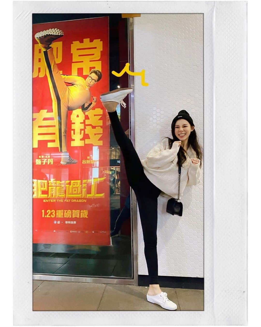 張香香のインスタグラム：「胖不可恥，我要當個靈活的胖子！😳😳😳 過年就是要看喜劇片 笑一笑好過年😆 沒想到甄子丹肥肥的這麼可愛🤣 #肥龍過江 #甄子丹  #賀歲檔唯一動作片」