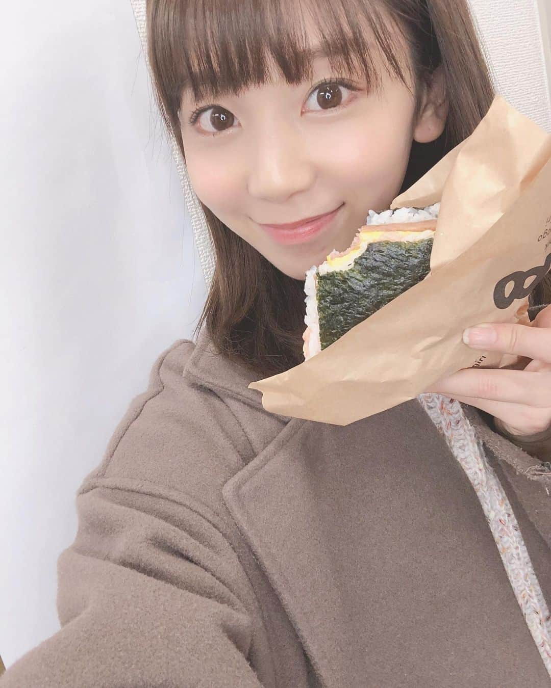 吉川千愛さんのインスタグラム写真 - (吉川千愛Instagram)「ポークたまごおにぎり いつものゆず胡椒と 初挑戦の明太マヨも美味しかった💓  定期的に食べたくなる〜！！ #LinQ #吉川千愛　#こんにちあ #あいんちゅ　#ポークたまごおにぎり #ポークたまごおにぎり本店櫛田表参道  #福岡　#fukuoka #博多　#hakata #櫛田神社　#福岡グルメ　#スパムおにぎり」1月21日 22時57分 - chiaki_yo