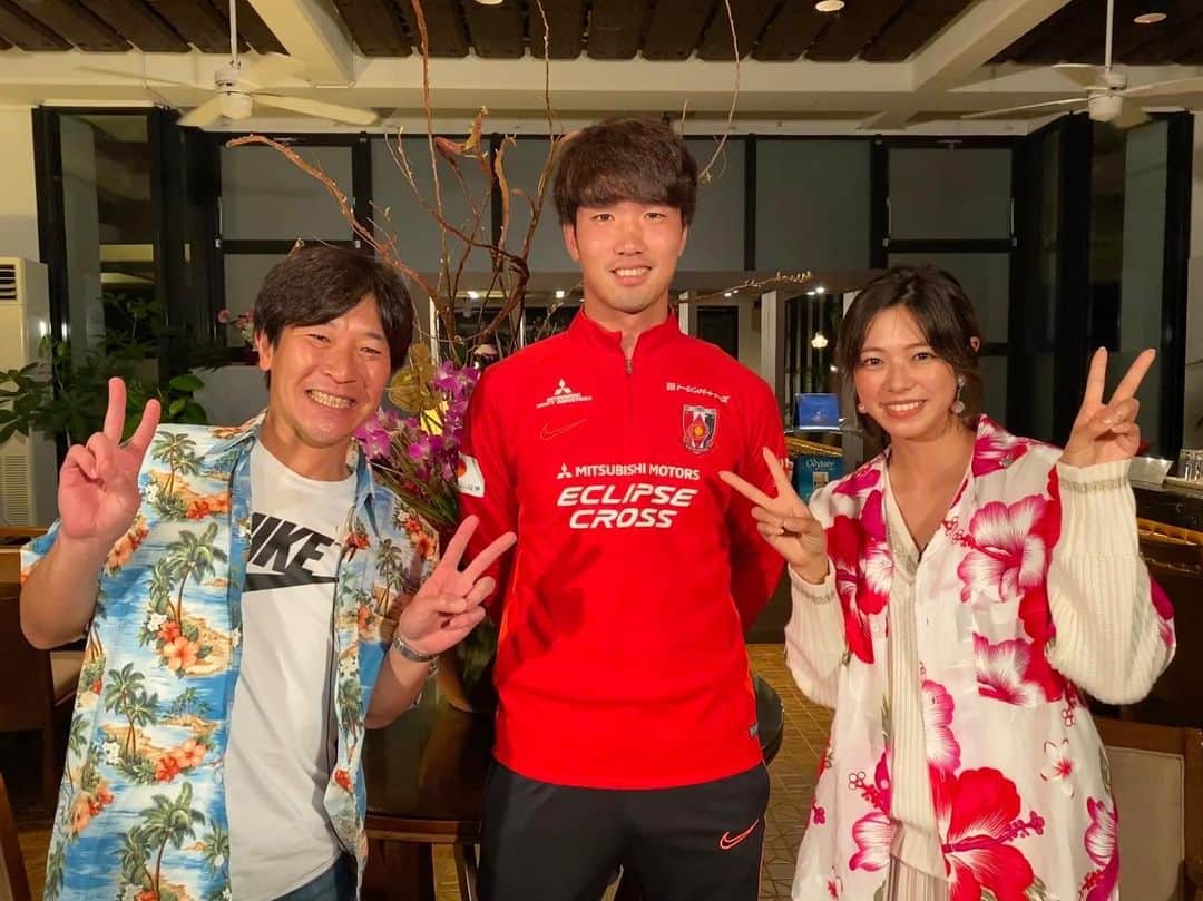 わちみなみのインスタグラム：「浦和レッズ沖縄キャンプ真っ最中に！﻿ 岩波拓也選手のロングインタビュー✨﻿ ﻿ ﻿ チームの話はもちろんのこと、﻿ 昨年ご結婚されたそうなので﻿ そんなお話も伺いました☺️☺️☺️﻿ ﻿ あまり笑わないお方なのかなと思いきや﻿ そんなことはなかったです😭お疲れなのに、本当にありがとうございました！ ﻿ みなさん放送をおたのしみに❣️﻿ ﻿ 新しいウェアも見られて満足です👍✨﻿ ﻿ ﻿ 引き続きキャンプ頑張ってほしいですね！﻿ ﻿ ﻿ #岩波拓也 選手﻿ #ロングインタビュー﻿ #浦和レッズ﻿ #サッカー﻿ #キャンプ﻿ #沖縄キャンプ﻿」