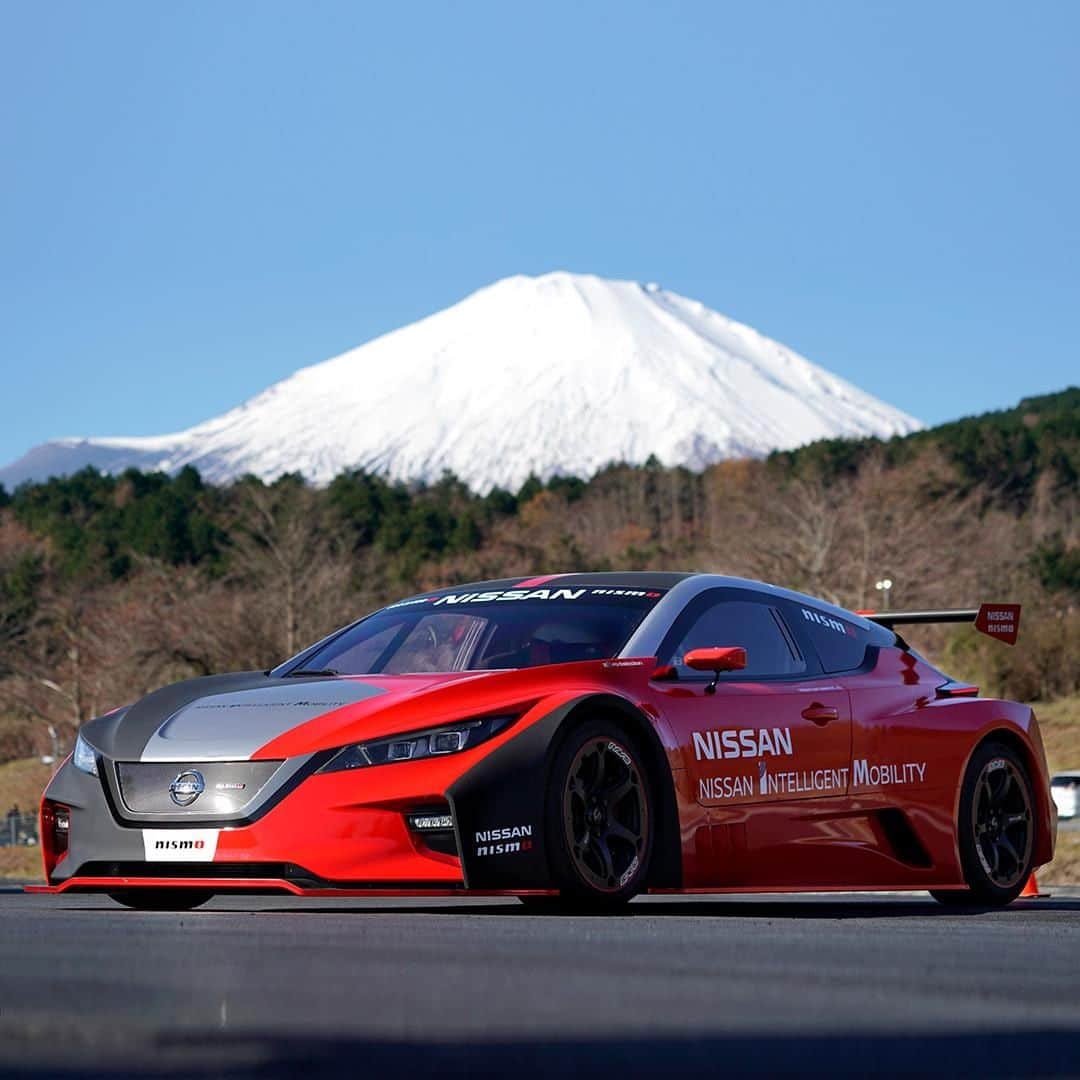 のインスタグラム：「Here for this. ⛰️ ⚡ #NissanLEAF #NISMO #RC」